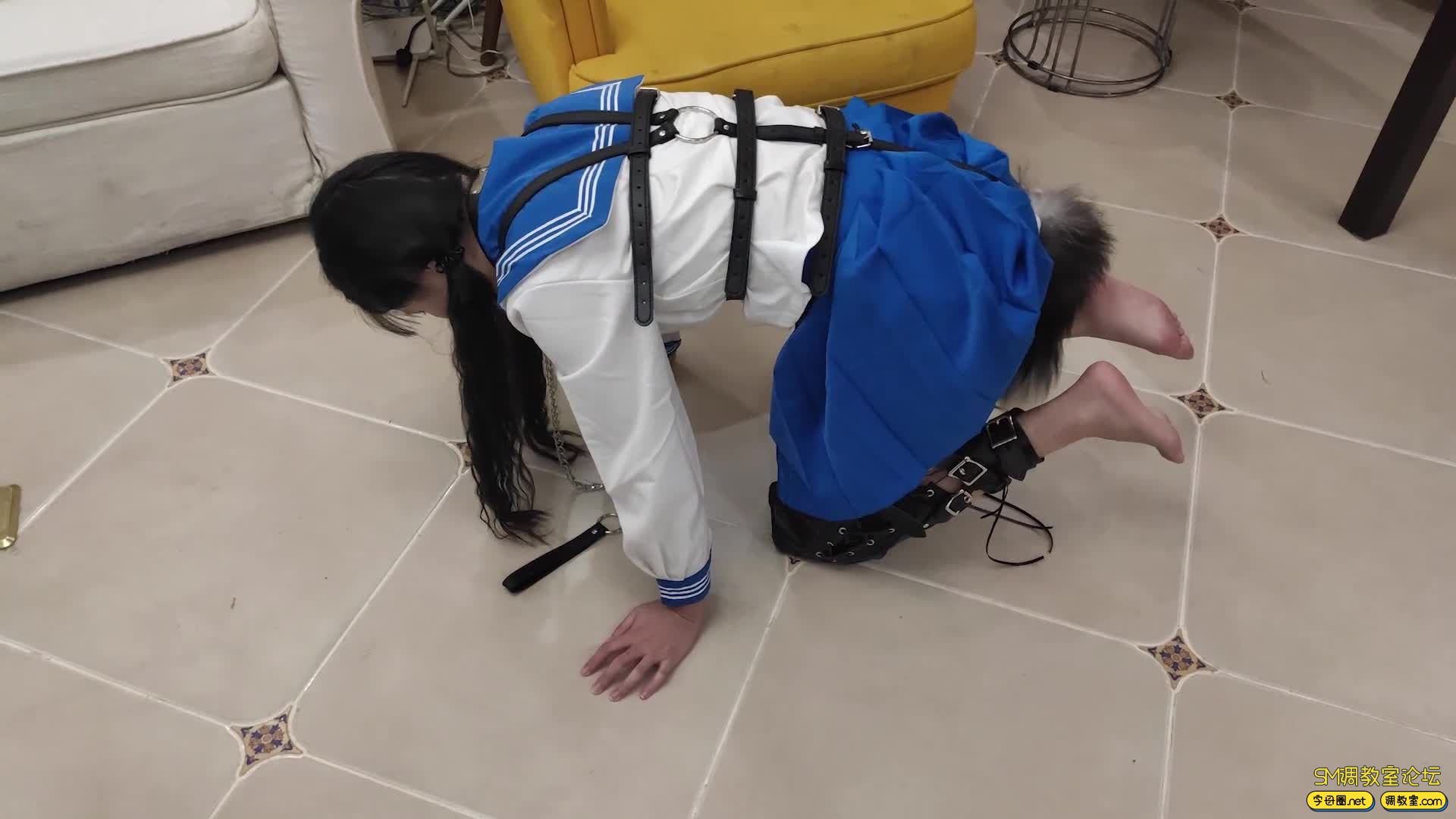 夜未央  小萝莉婉婉之初调教（下集） 人形犬 带尾巴的小母狗 ，进行各种犬化训练 狗盆喝奶 溜狗牵引 紧缚强高 狗笼囚禁-视频截图1