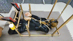 飞天原创  云儿紧固K9架高高吊起，蒙眼堵嘴、强制灌肠灌水、鞭打SP-gif