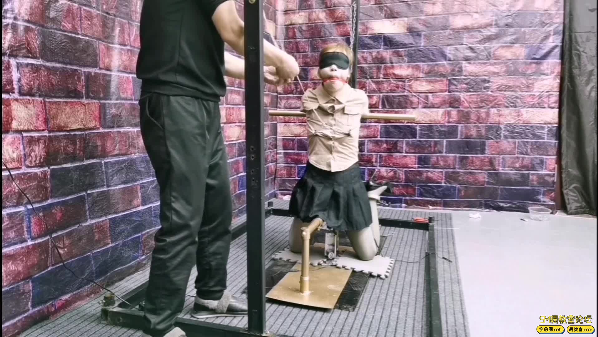 飞天原创 悦儿五花大绑勒脖子放置-视频截图2