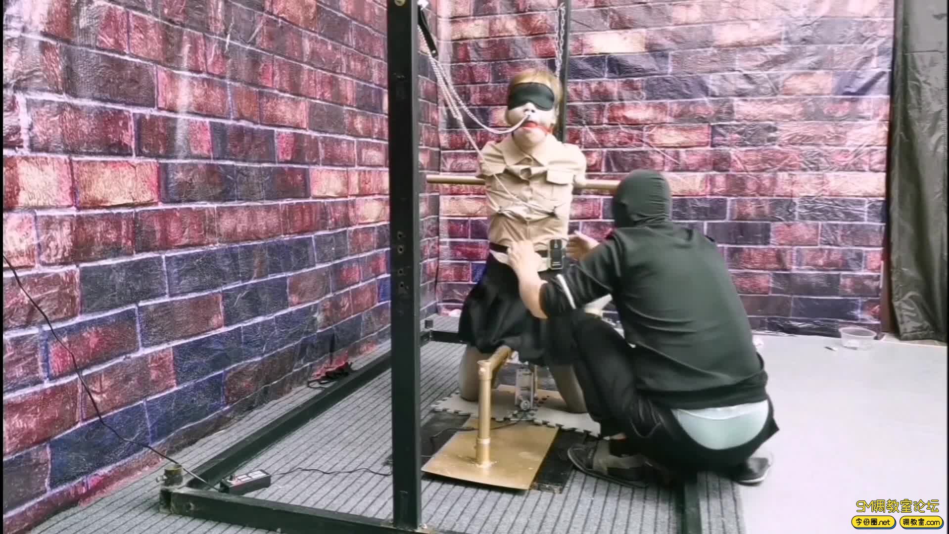 飞天原创 悦儿五花大绑勒脖子放置-视频截图3