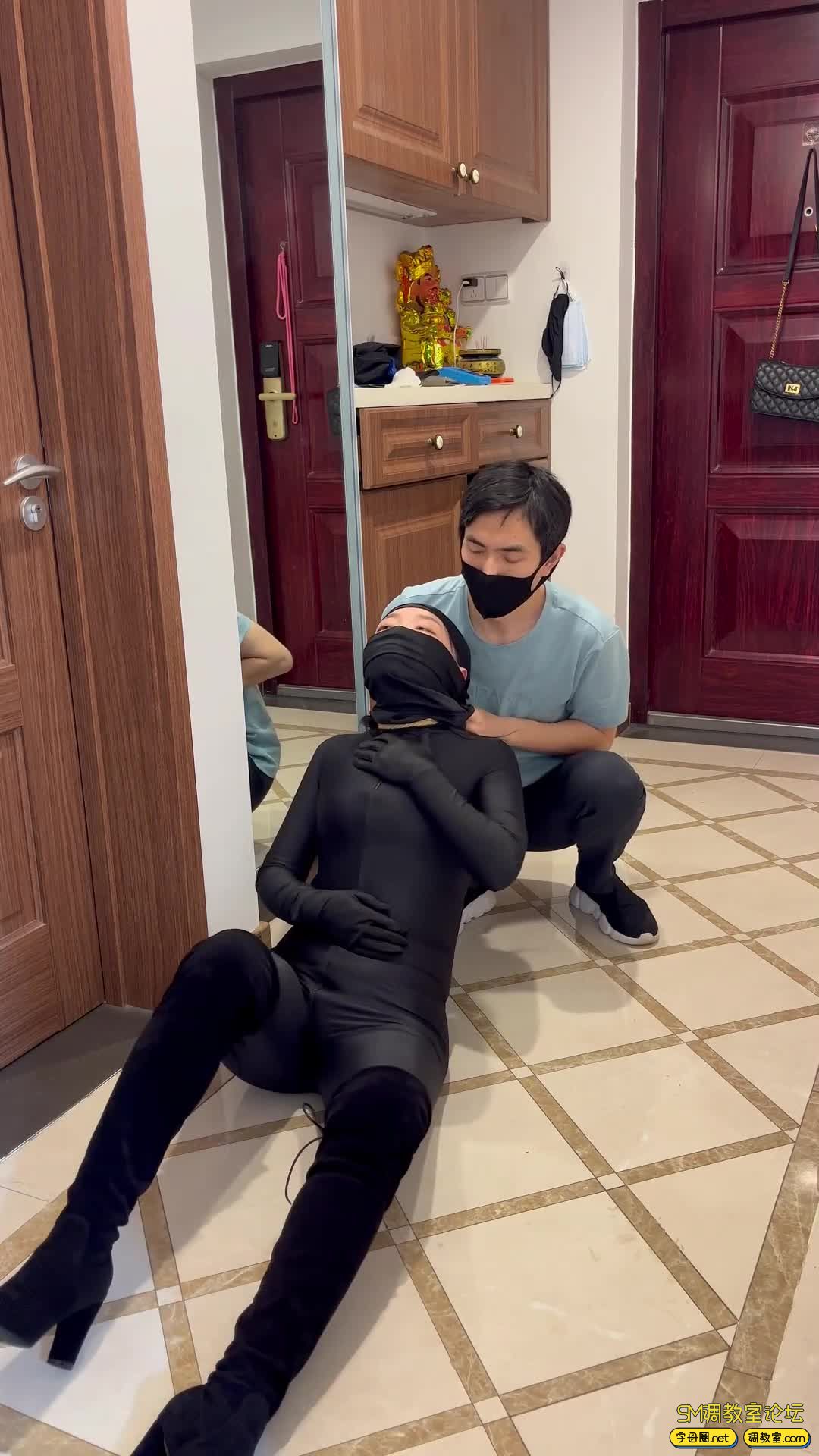 麦子黑蝴蝶被俘记-视频截图1